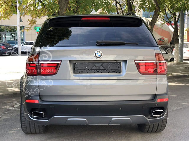 The rear bumper skirt of the BMW X5 E70 Series sports Package 4.8 is