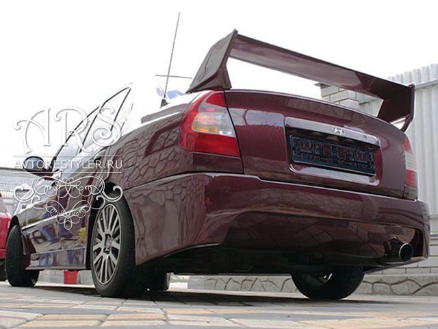 Evolution spoiler on Hyundai Accent trunk lid