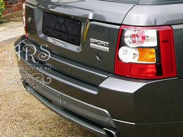 Stormer trim on the trunk lid of the Range Rover Sport L320