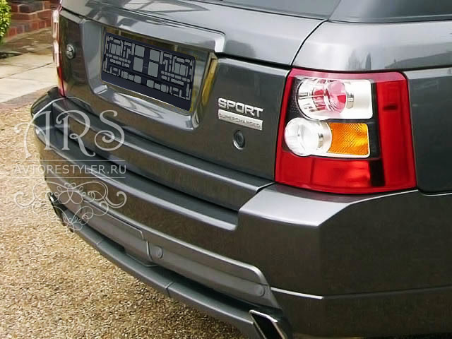 Stormer trim on the trunk lid of the Range Rover Sport L320