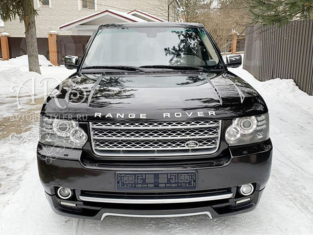 Startech trim on the front bumper of Range Rover L322 2009-2012
