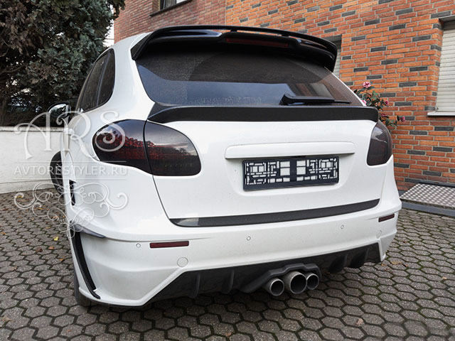Spoiler CLR 558 GT under the glass of the fifth door Cayenne 958