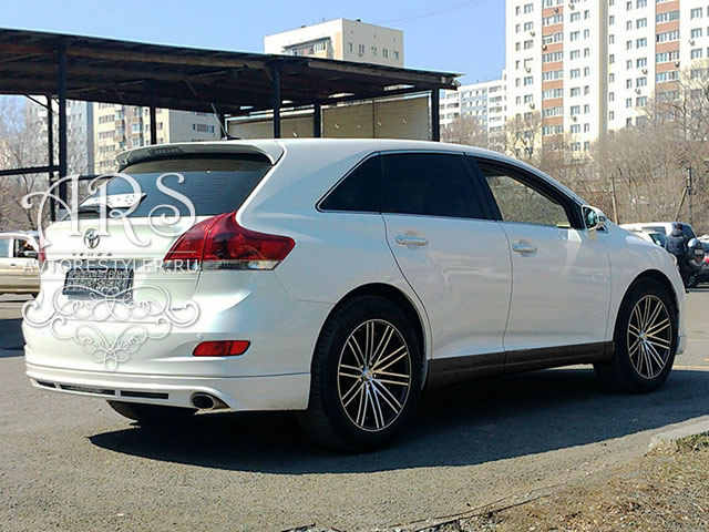 Mz Speed pads on the external thresholds of Toyota Venza 2008-2016